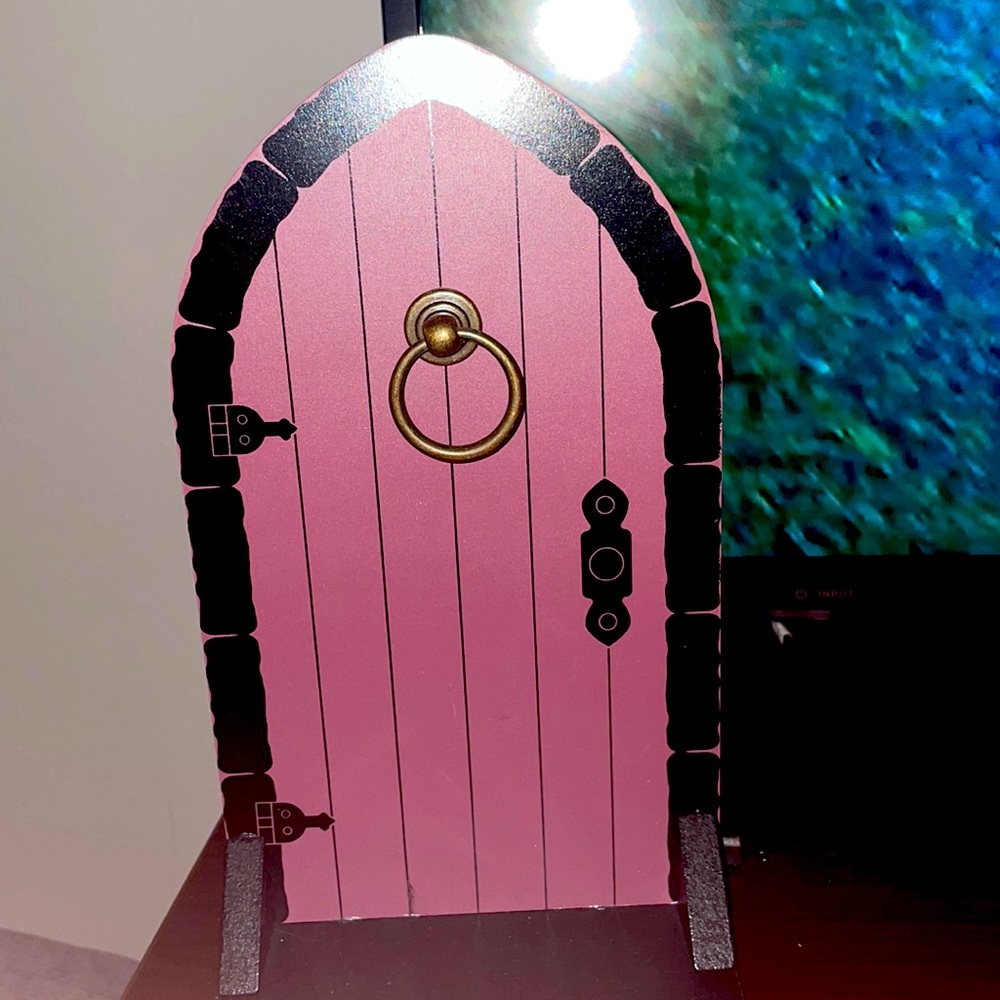 Door. Decor.